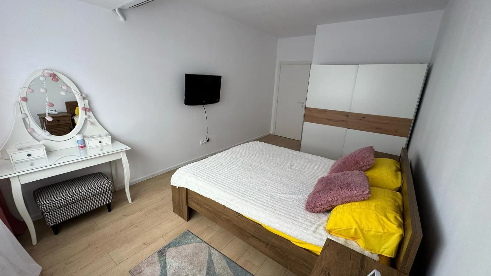 Resort Vibes In Bucharest Atria 2Br Pool Parking Romania