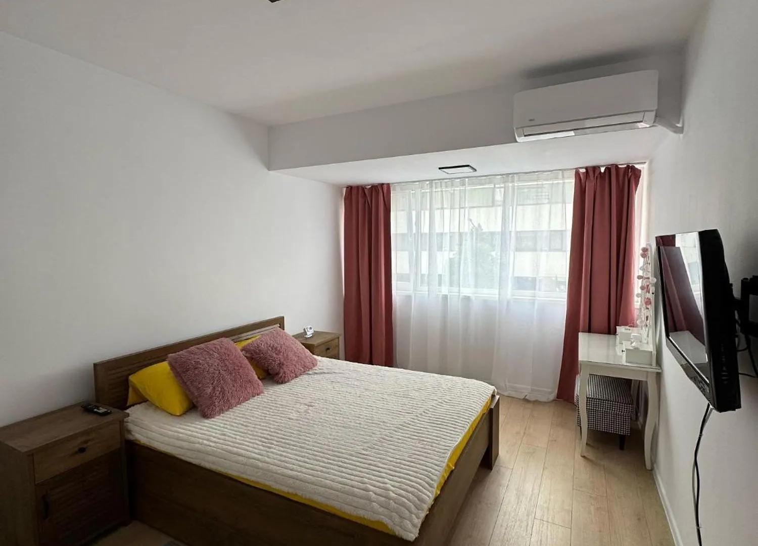 Resort Vibes In Bucharest Atria 2Br Pool Parking